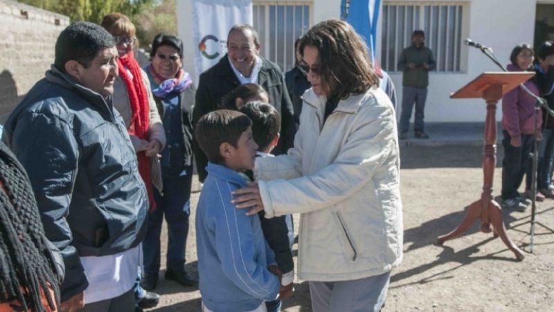 La Gobernadora entregó aportes a productores de Antofalla