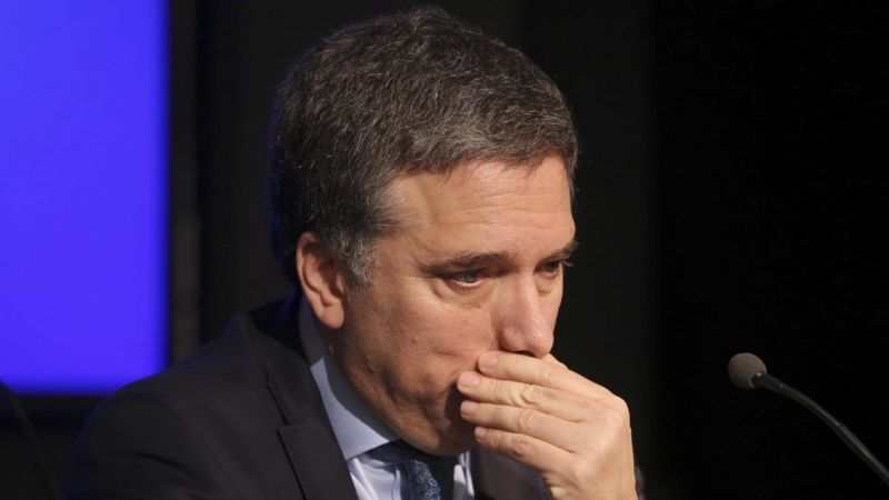 El Gobierno admite que la fuerte suba del dólar afectará a la canasta familiar