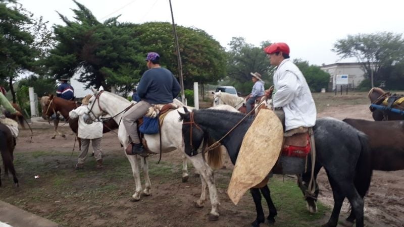 Santa Misa y visita de gauchos de Piedra Blanca en Esquiú