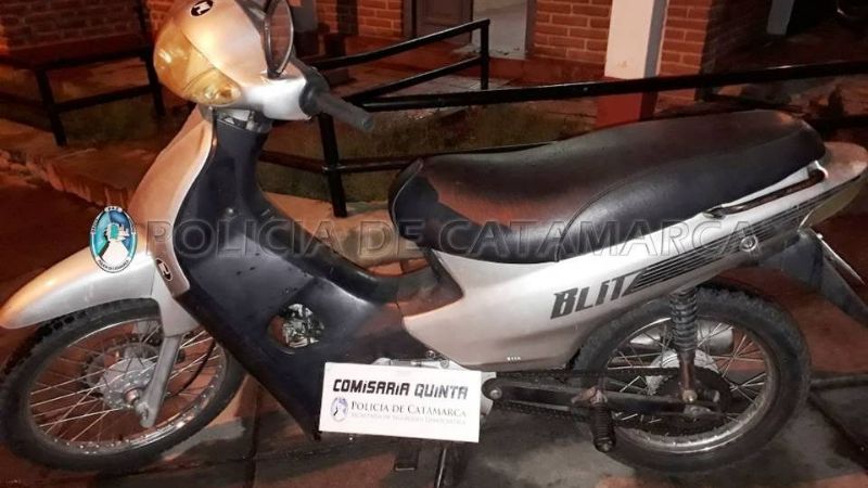 Ladrones en fuga dejaron abandonada una moto robada