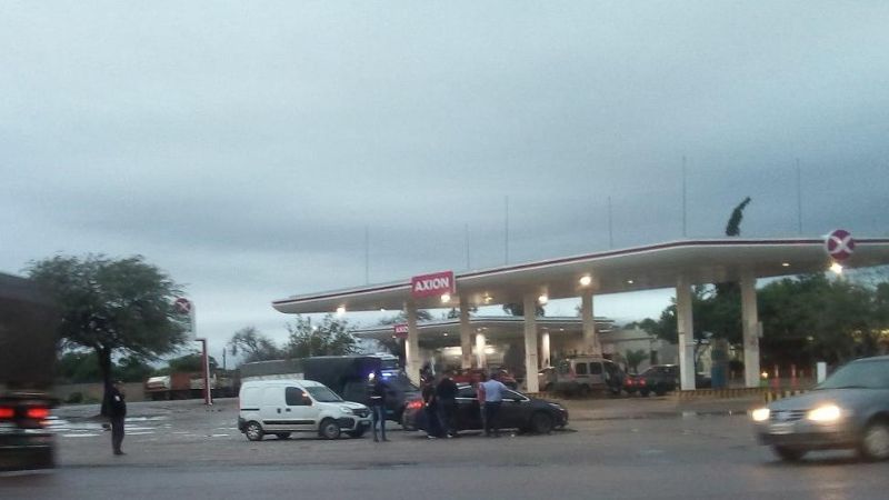 Fuerte operativo policial en estación de servicios de Recreo