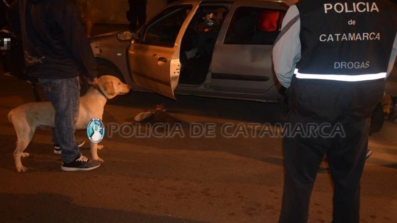 Al verse acorralado por la policía, ingirió la cocaína que tenía en su poder
