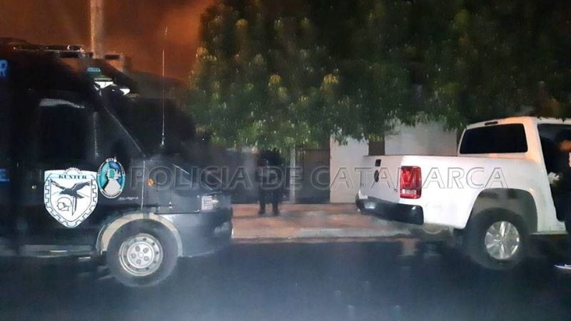 Dos detenidos al desbaratar un punto de venta de drogas