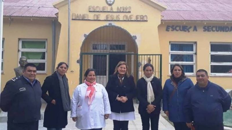 Efectivos la División Enlace Comunitario brindaron charlas y talleres en Pomán