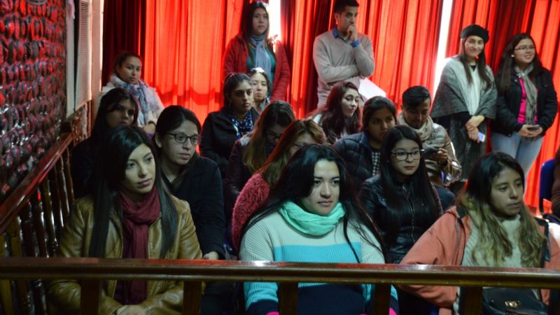 Alumnos de Ciencias de la Educación de la UNCa visitaron el Senado