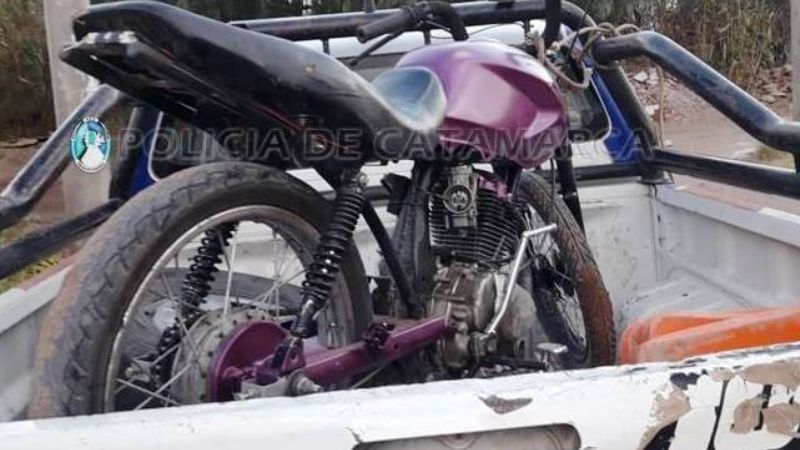 Menor le robó dinero a una mujer y se compró una moto