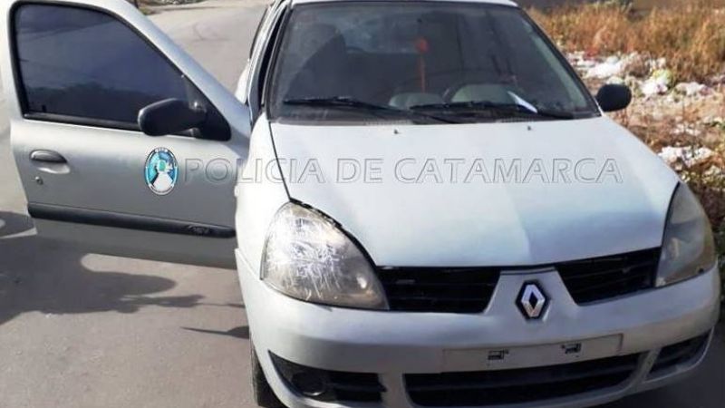 Se conducían en un auto robaron y lo abandonaron al ver policías
