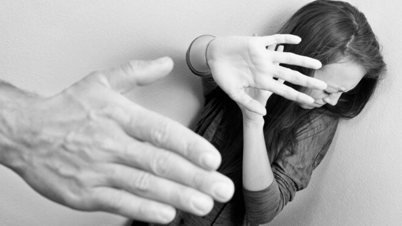 Aprehenden un joven por golpear a su pareja