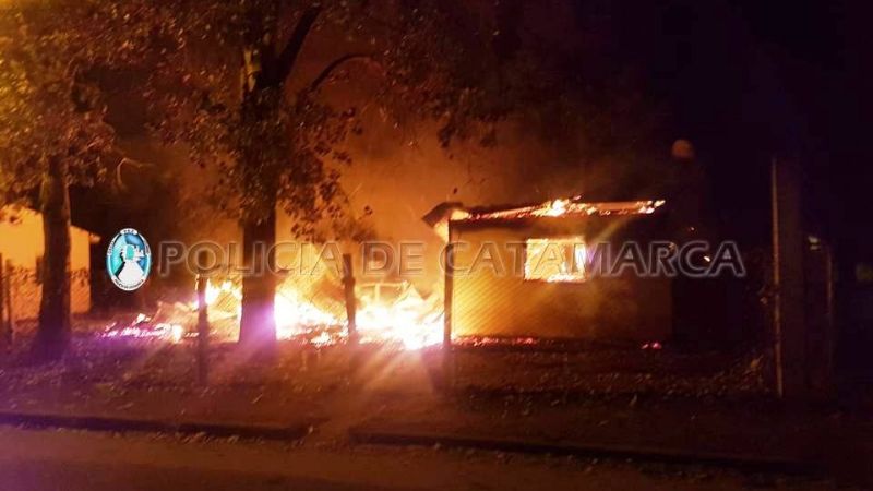 Una familia perdió todo tras el incendio de su vivienda en La Merced