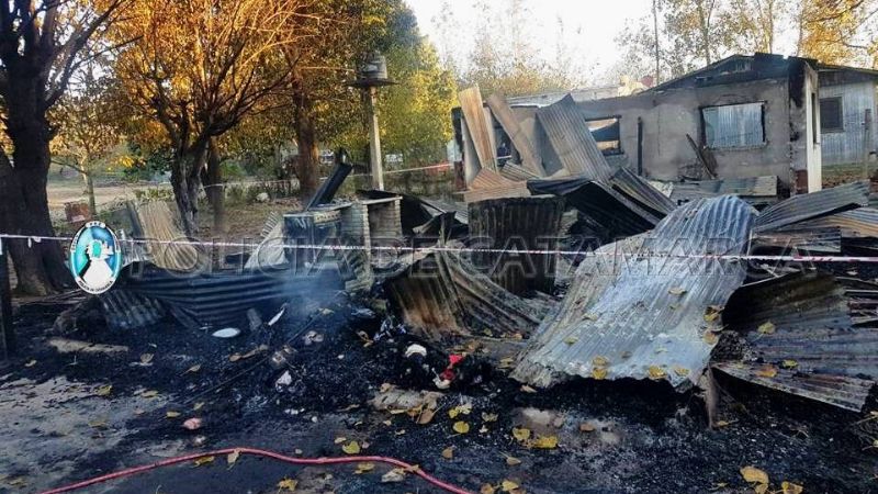 Una familia perdió todo tras el incendio de su vivienda en La Merced