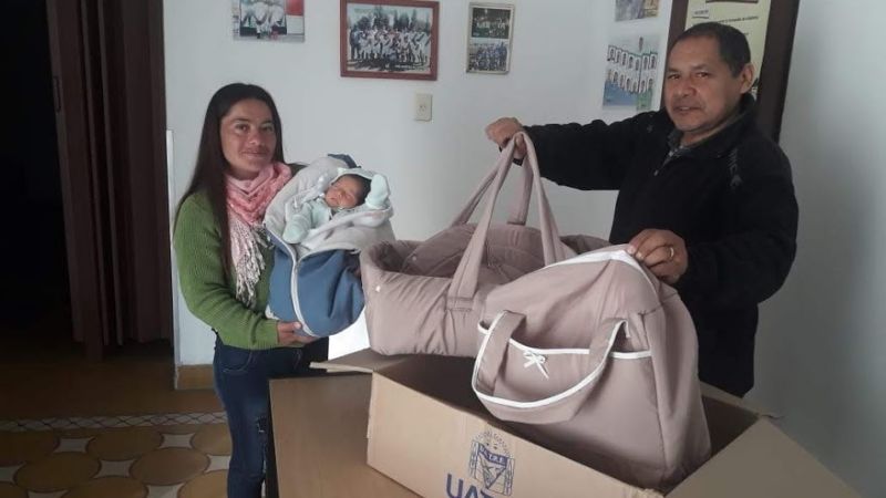 UATRE entrega ajuar y moisés a los hijos de sus afiliados