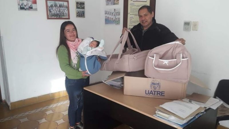 UATRE entrega ajuar y moisés a los hijos de sus afiliados