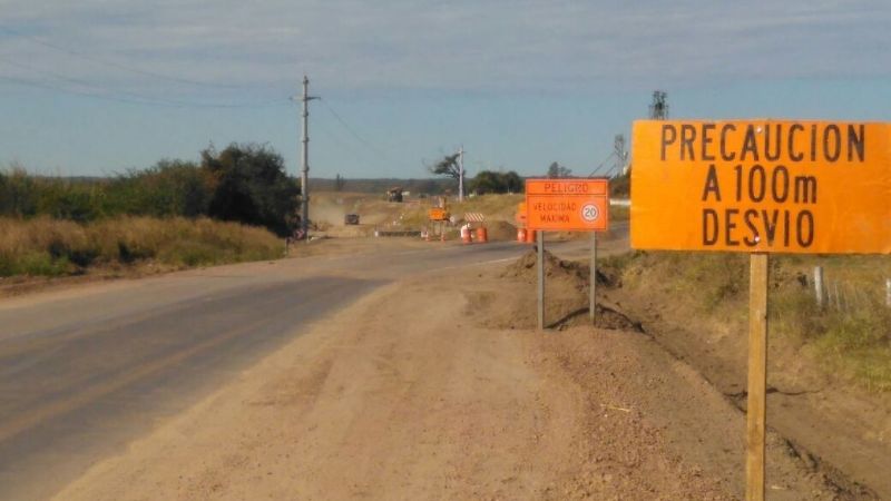 Transitar con precaución por ruta 64 por obra en construcción