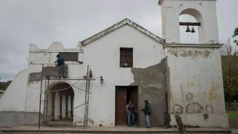 Trabajan en la restauración del templo de Santa Bárbara