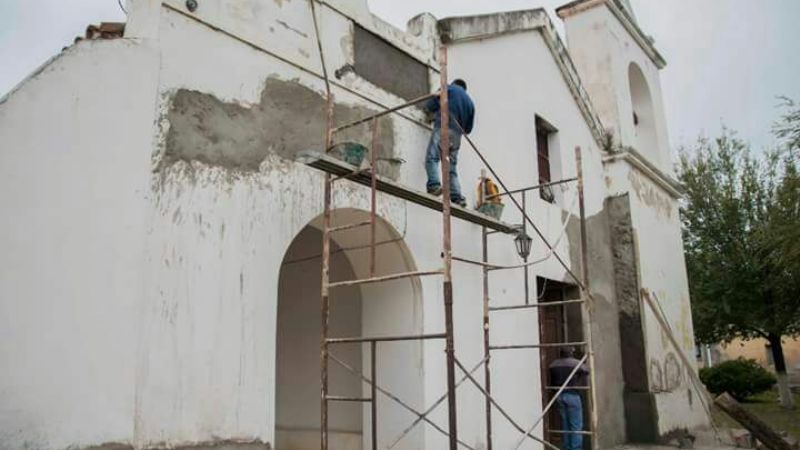 Trabajan en la restauración del templo de Santa Bárbara