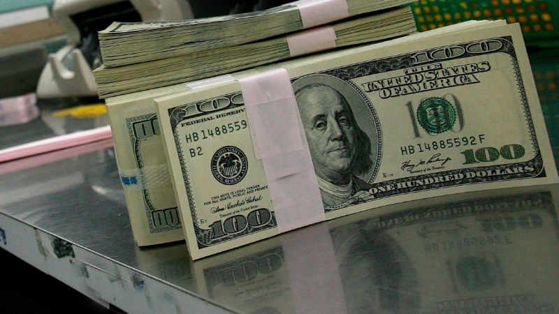 El dólar, imparable: llegó al récord histórico de $28.20