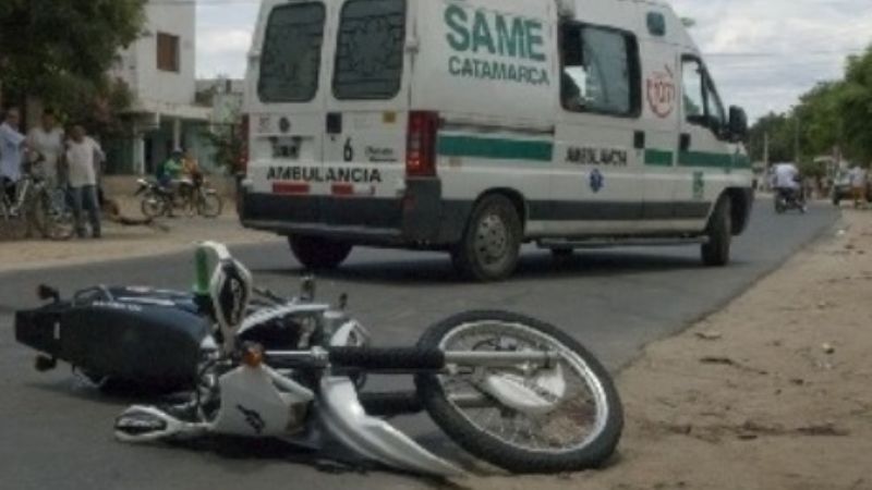 Mujer se cayó de la moto y fue asistida