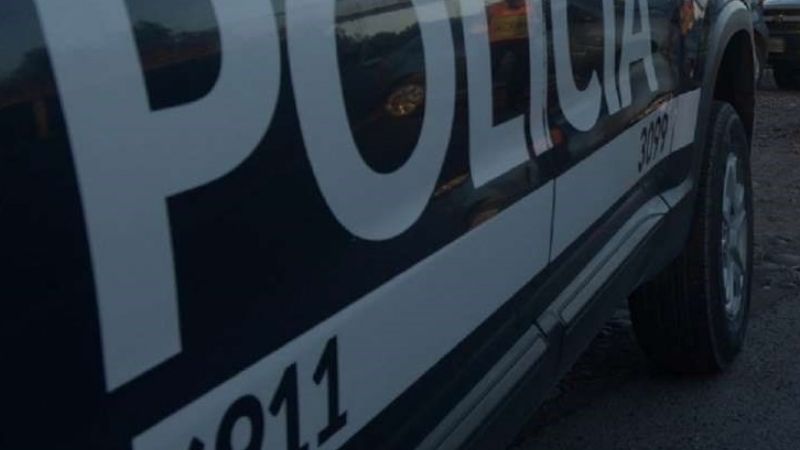 Chocó contra la tapia de una casa