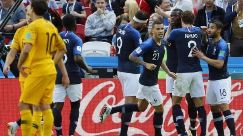 Francia sufrió para ganarle 2-1 a Australia