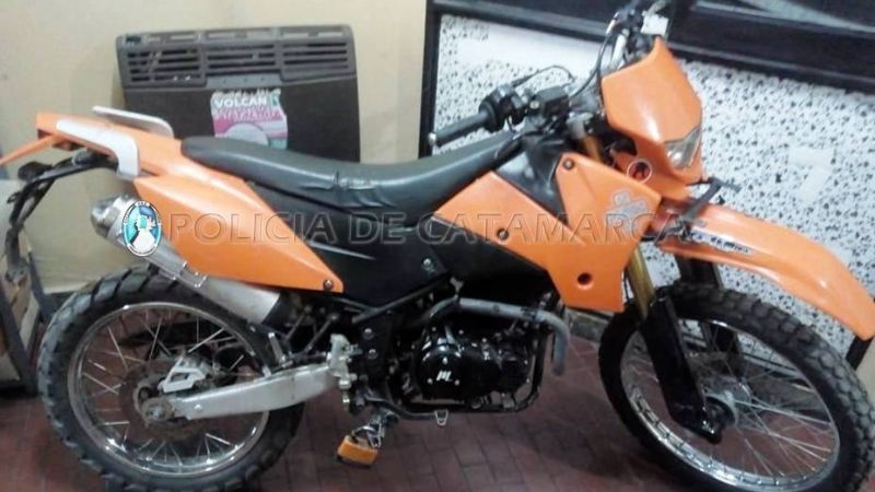 Recuperan una motocicleta robada en la Capital