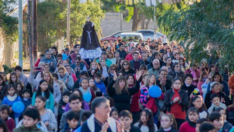 Colorida procesión en honor a San Antonio en FME