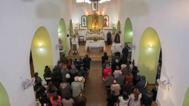 Colorida procesión en honor a San Antonio en FME