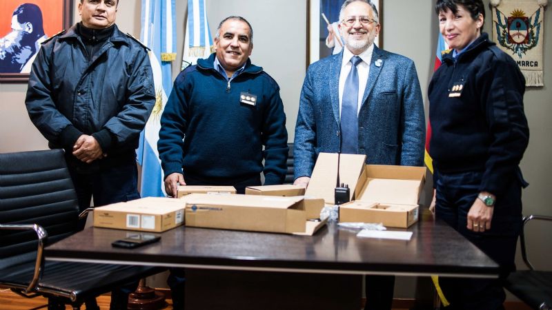 El Senado entregó equipo de comunicación para zona de alta montaña