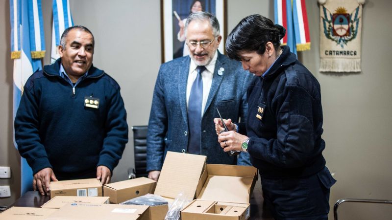 El Senado entregó equipo de comunicación para zona de alta montaña