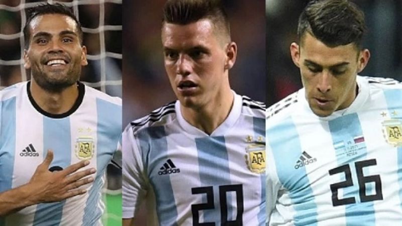 Sampaoli cambia de esquema y tres jugadores