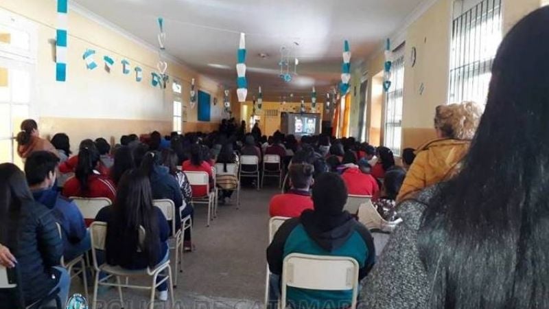 Charlas sobre prevención de adicciones en Pomán