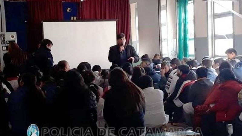 Charlas sobre prevención de adicciones en Pomán