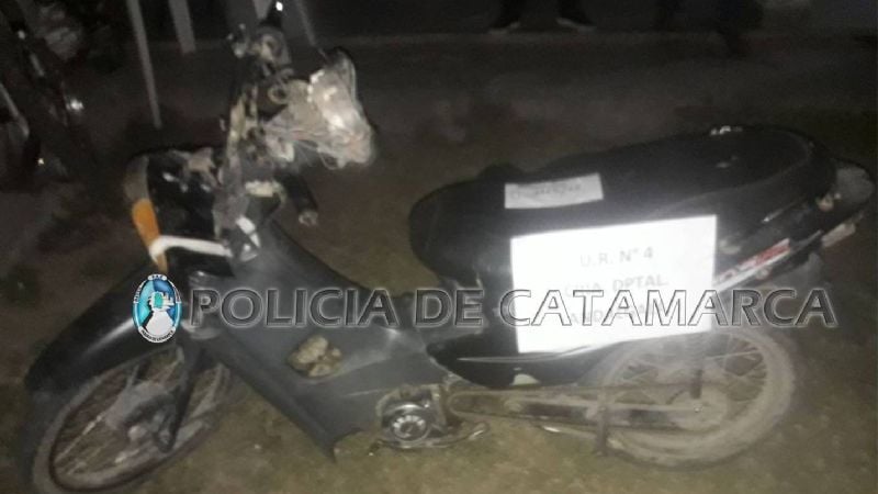 Encontraron una moto dañada y abandonada en Andalgalá