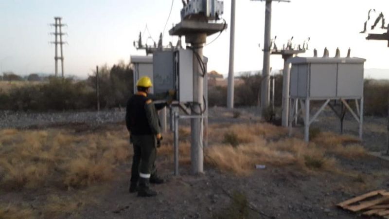 Trabajos para mejorar el servicio de energía en Pomán