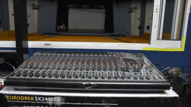 Moderna consola de sonido para la Sala “Ezequiel Soria” del Cine Teatro