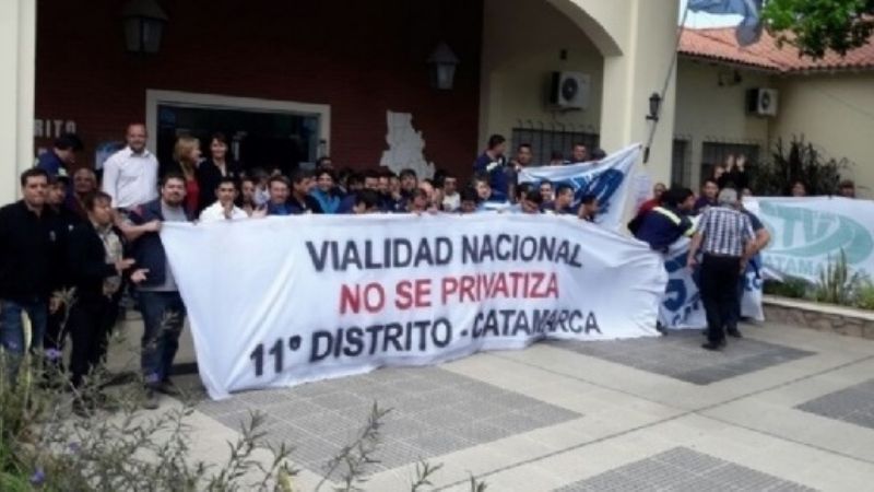 Solidaridad de la “Azul y Blanca” con los trabajadores despedidos