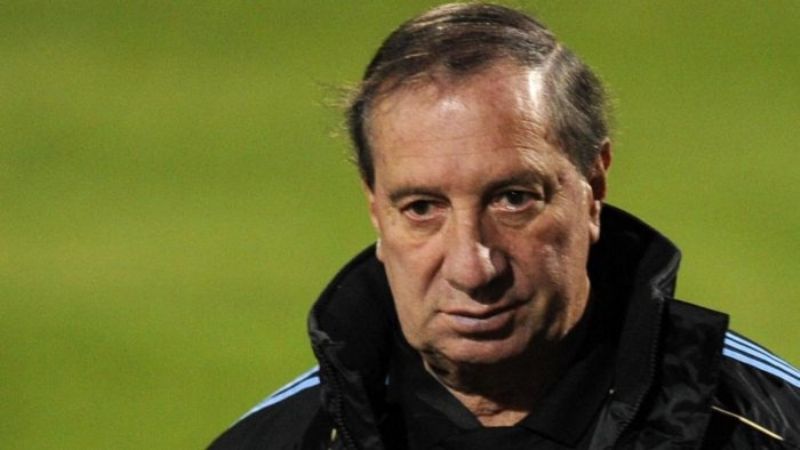 Carlos Bilardo fue internado de urgencia