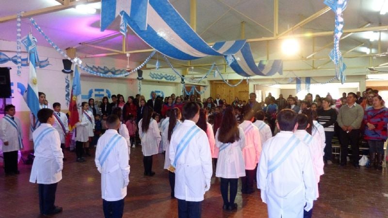 Alumnos de Miraflores hicieron la promesa a la Bandera