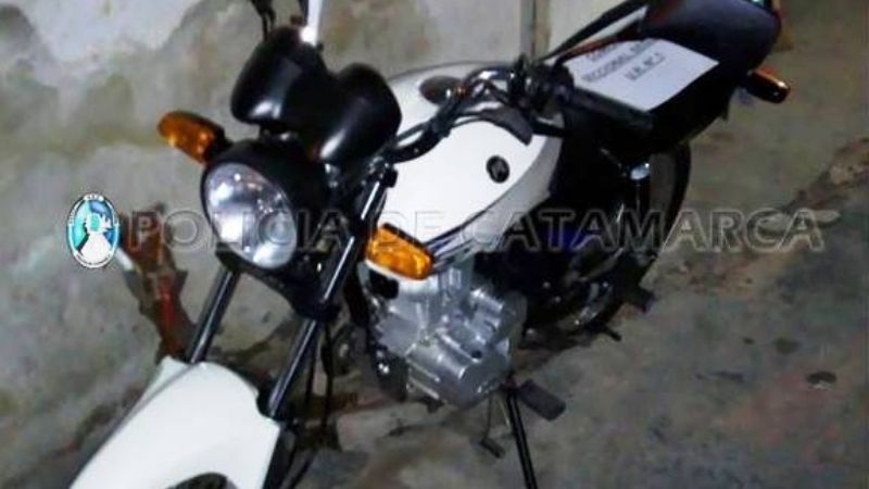 Le secuestran la moto por no tener documentación