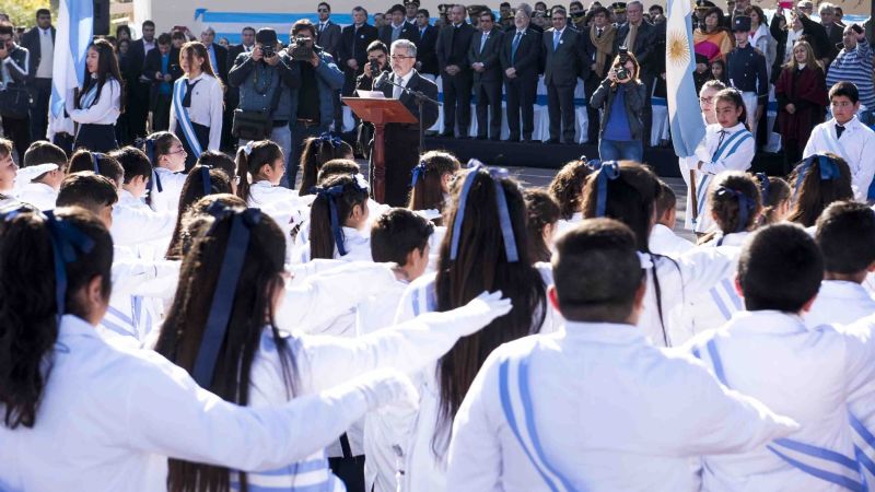 Solá Jais encabezó los actos por el Día de la Bandera