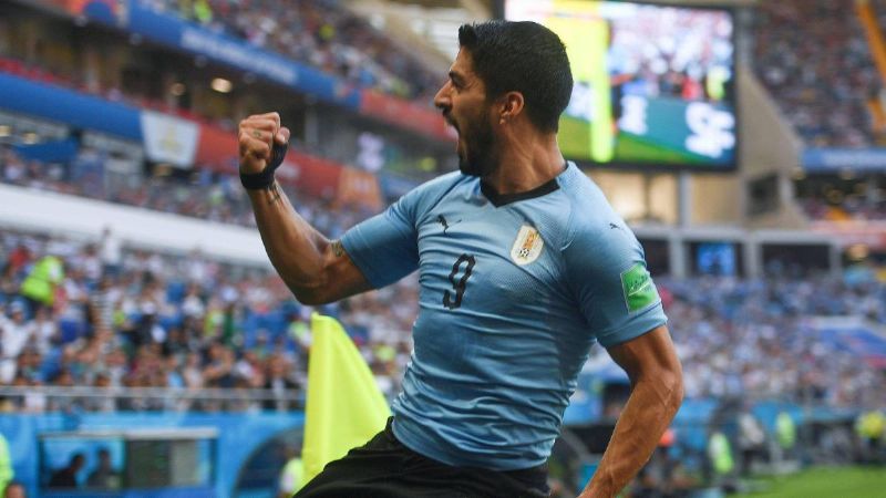 Y Suárez le dio el triunfo y la clasificación a Uruguay