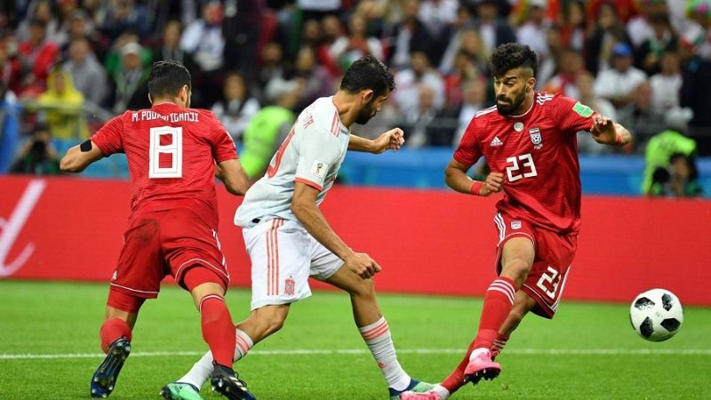 España, por la carambola que pegó en Diego Costa