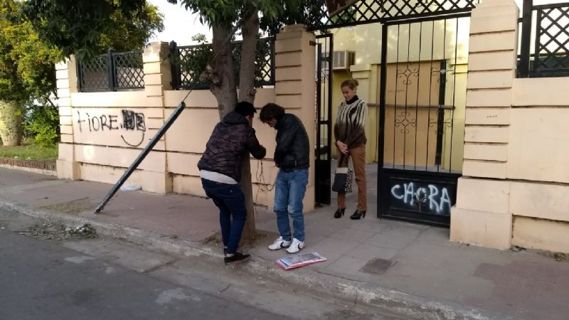 Se encadenó en reclamo por el campo El Abra