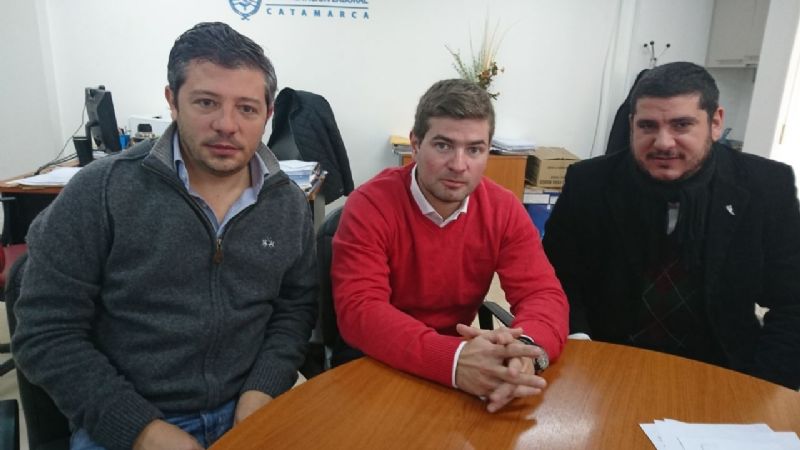 Operativo por el seguro de desempleo a despedidos de Alpargatas