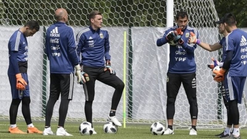 En la Selección ya se habla del ingreso de Armani por Caballero