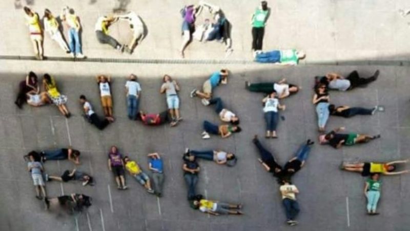 Científicos se movilizan en todo el país para reclamar un aumento salarial