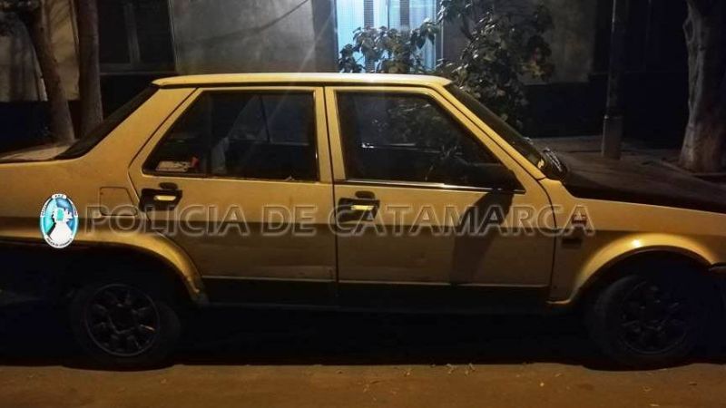 Secuestran dos autos, arrestan a un joven y demoran a un adolescente