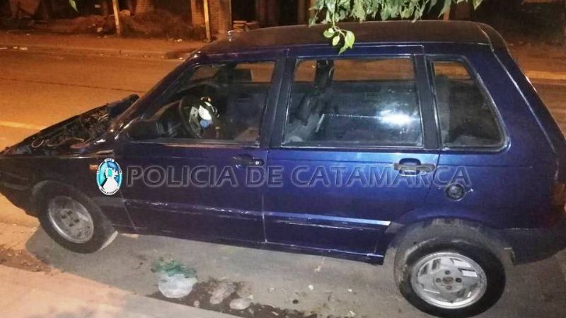Secuestran dos autos, arrestan a un joven y demoran a un adolescente