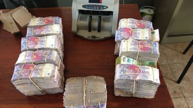 Gendarmería retuvo una camioneta que llevaba $1.000.000