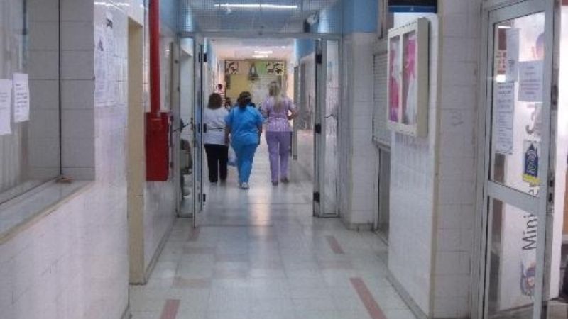 Dos niños hospitalizados por el incendio de un colchón en su habitación