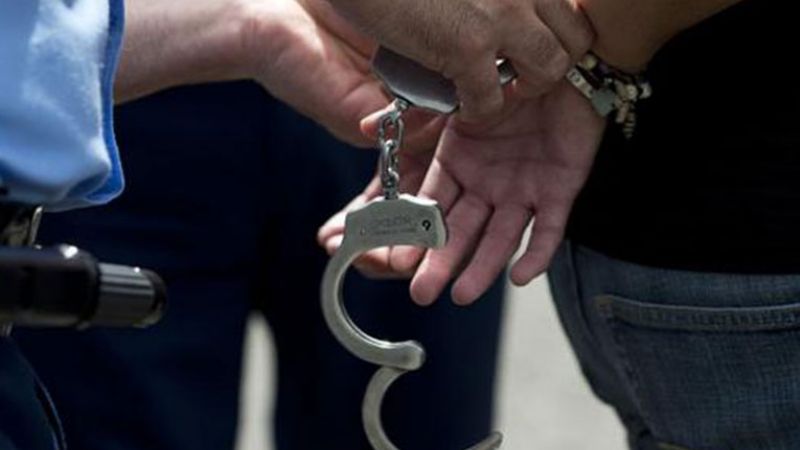 Arrestan a dos sospechosos